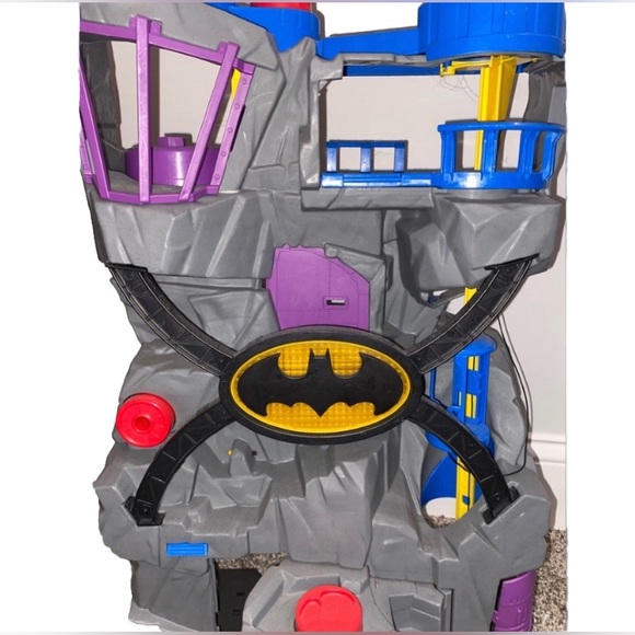 Imaginex- “Batman Lair” and Batmobile Playset - Picture 2 of 7